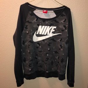 NIKE crewneck sweatshirt/shirt